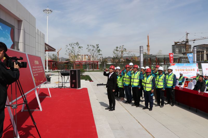 3.悟思想——與會(huì)黨員重溫入黨誓詞