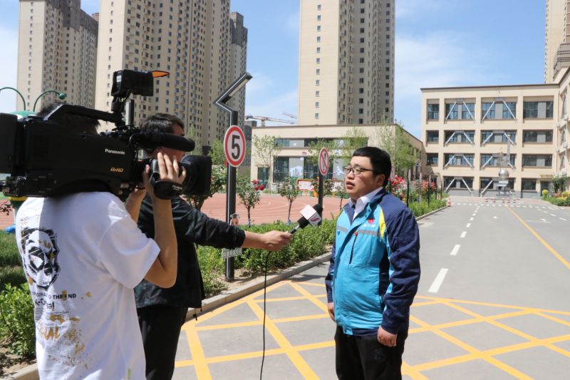 5.開(kāi)新局——與會(huì)媒體到現(xiàn)場(chǎng)參觀并對(duì)項(xiàng)目管理人員進(jìn)行采訪